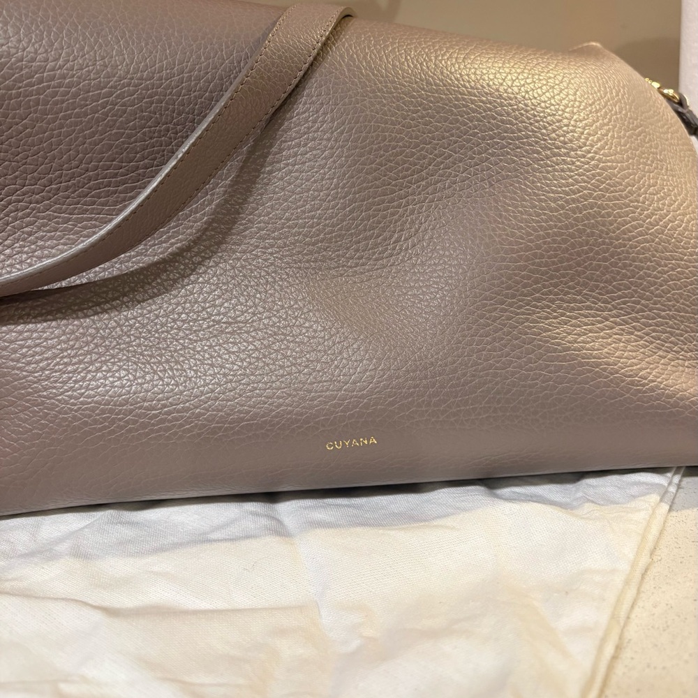 Cuyana 13” System Tote with laptop sleeve and adjustable strap - Picture 3 of 14